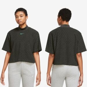 NWT Nike "Everyday Modern Allover Jacquard Boxy Top" Green Crop | Women's Size M
